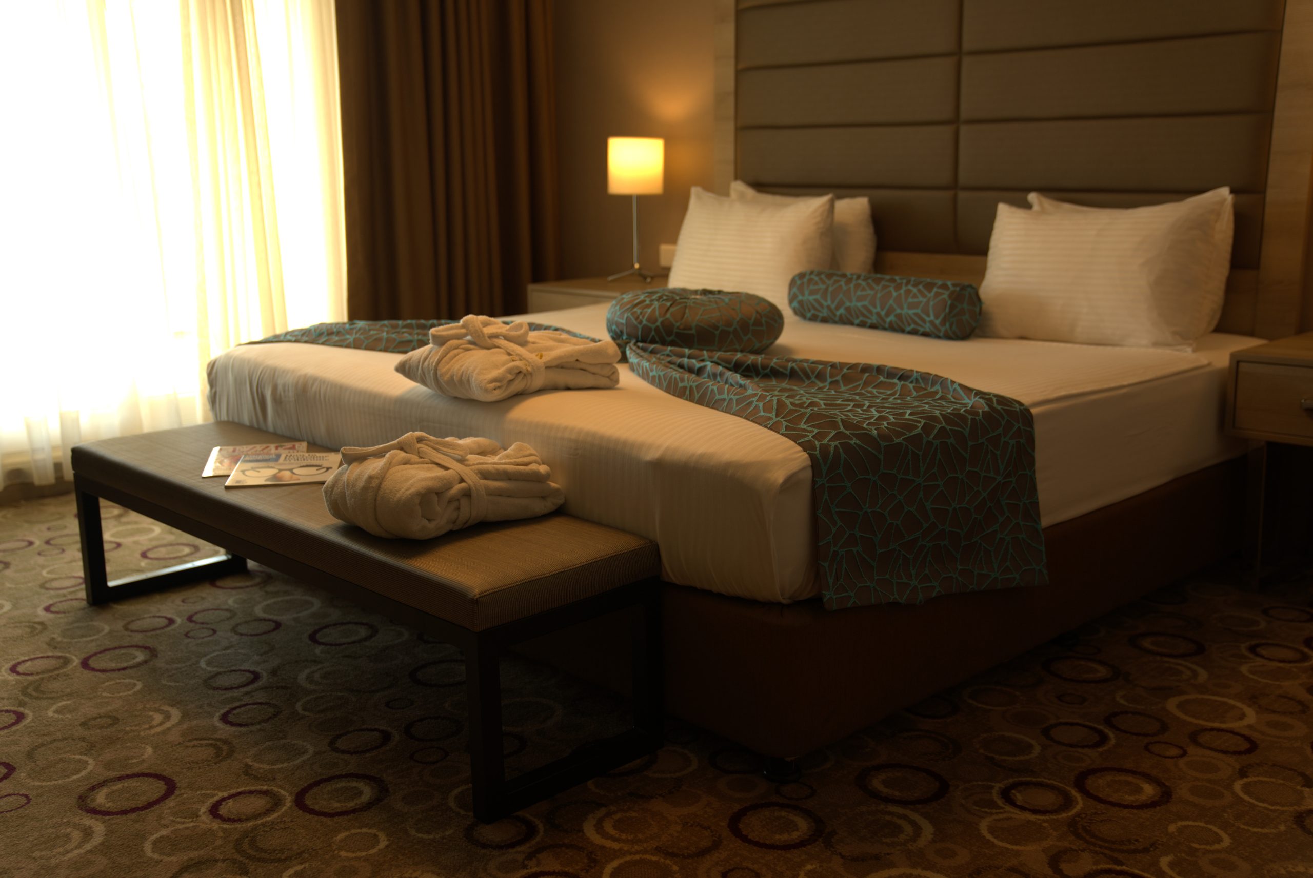 Bosphorus Suite: double bed, bathrobes and bench