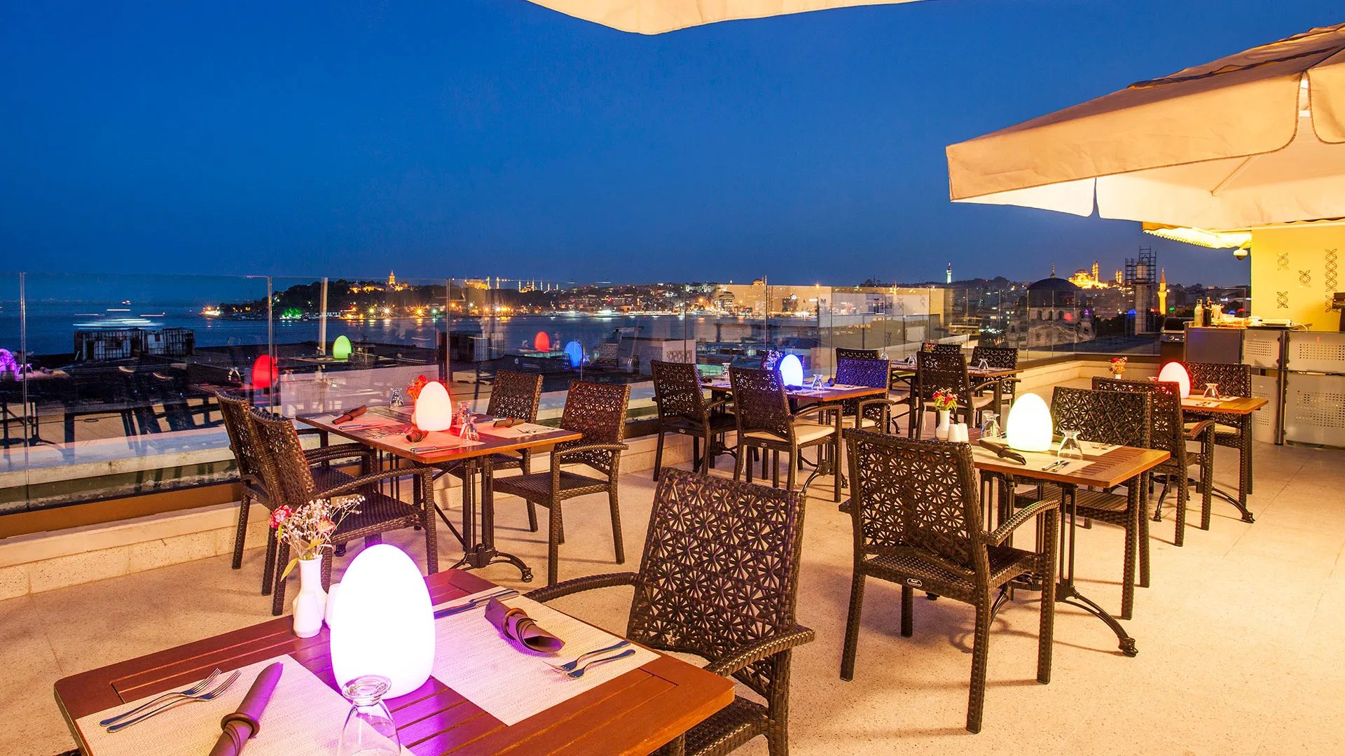 N Teras Bar, after sunset